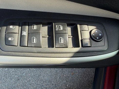 Used 2017 Jeep Cherokee Sport image 25