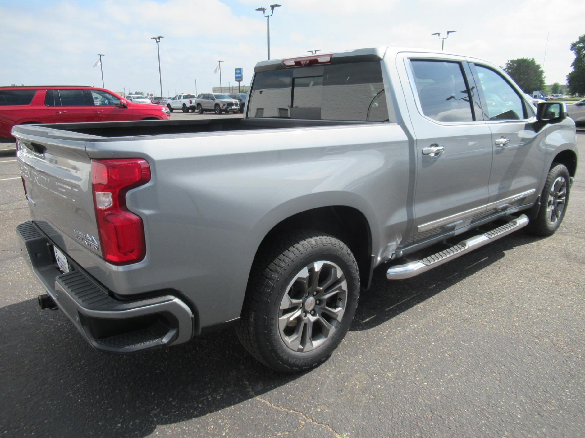 Certified 2025 Chevrolet Silverado 1500 High Country w/ Technology Package AWD/4WD image 5