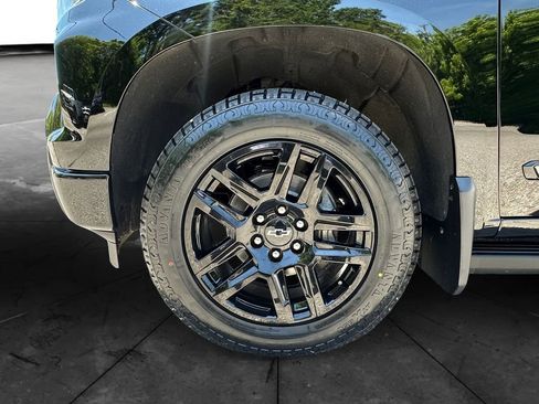 Used 2024 Chevrolet Silverado 1500 High Country w/ Technology Package AWD/4WD image 14