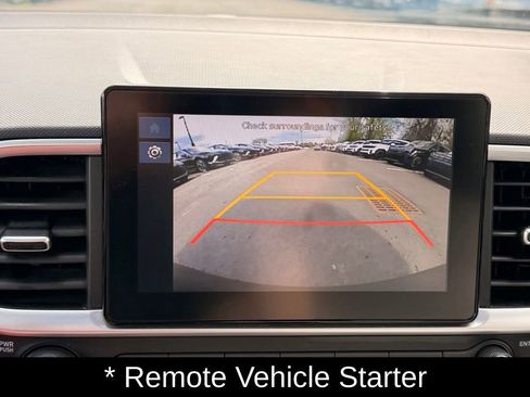 Used 2025 Hyundai Venue SEL FWD image 15