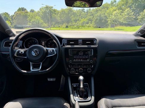 Used 2017 Volkswagen Jetta GLI image 21