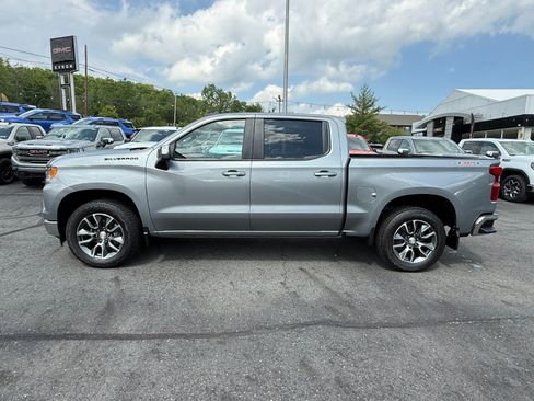 Used 2023 Chevrolet Silverado 1500 LT AWD/4WD image 2