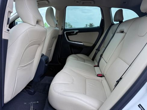 Used 2016 Volvo XC60 T5 Premier w/ Proximity Package FWD image 10