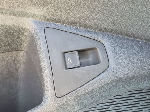 Used 2025 Volkswagen Jetta SE FWD image 13