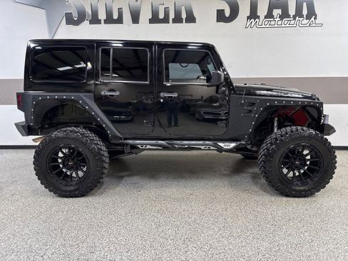 Used 2015 Jeep Wrangler Unlimited Rubicon image 42