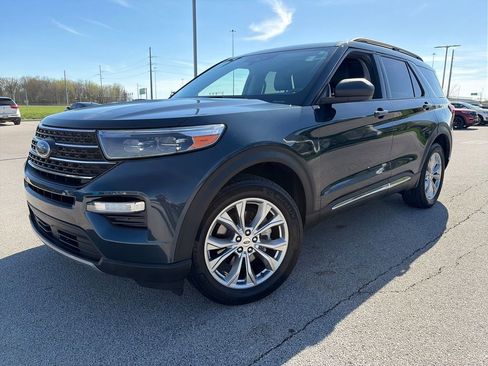Used 2023 Ford Explorer XLT w/ Equipment Group 202A image 3