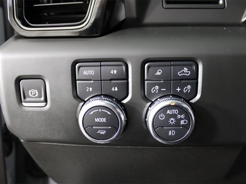 Used 2025 GMC Sierra 3500 AT4 image 23