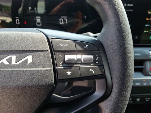 Certified 2025 Kia K4 FWD image 21