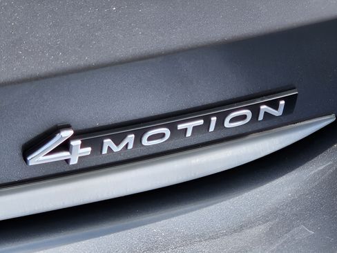 Certified 2025 Volkswagen Tiguan SE AWD/4WD image 32