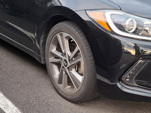 Used 2018 Hyundai Elantra Limited FWD image 6