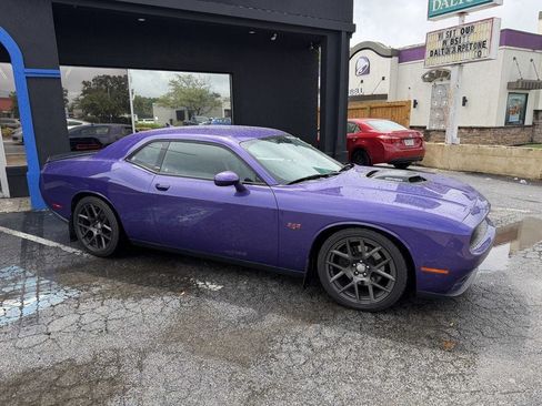 Used 2016 Dodge Challenger R/T RWD image 4