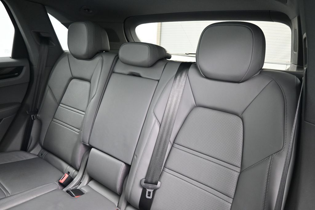 Certified 2020 Porsche Cayenne AWD/4WD image 6