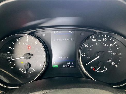 Used 2020 Nissan Rogue SV FWD image 7