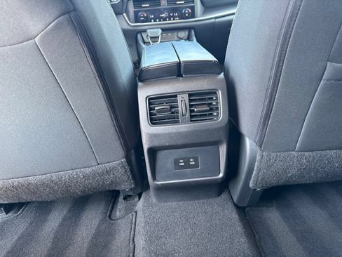 Used 2024 Nissan Rogue SV FWD image 29