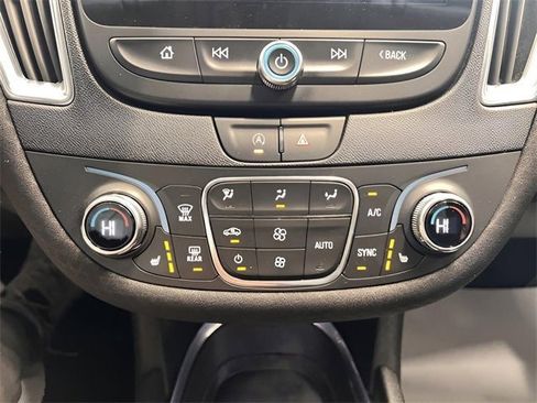 Used 2021 Chevrolet Malibu LT image 18