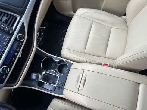 Used 2018 Toyota Highlander XLE image 29