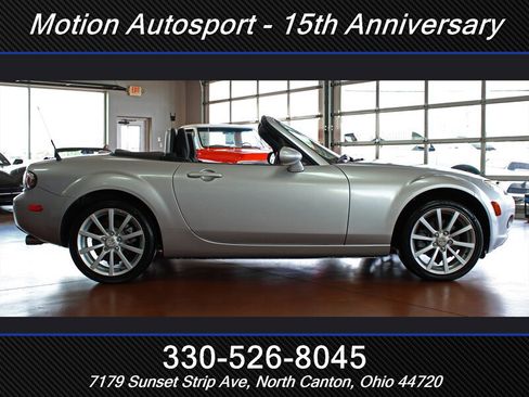 Used 2006 MAZDA MX-5 Miata Sport RWD image 16