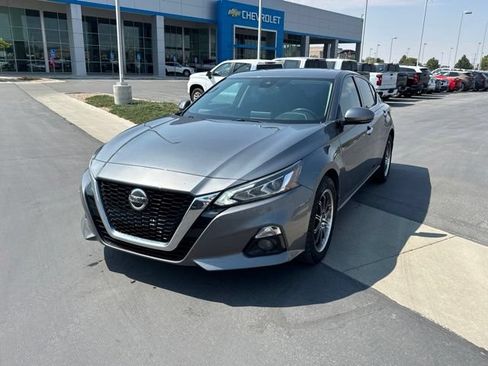 Used 2020 Nissan Altima 2.5 SV AWD/4WD image 2