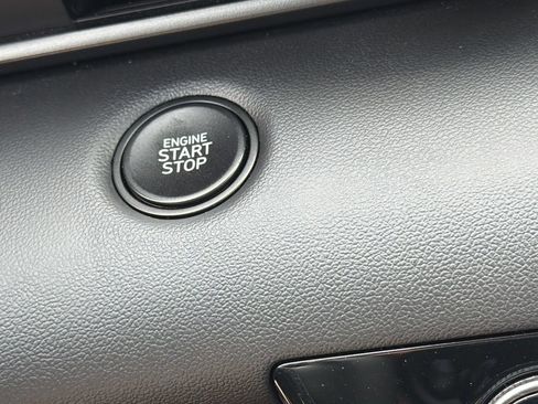 Certified 2025 Hyundai Elantra Sport FWD image 31