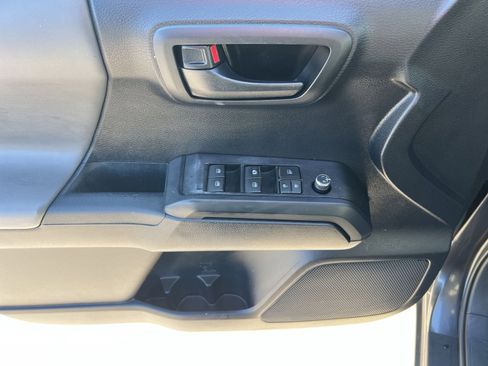 Used 2017 Toyota Tacoma SR w/ Tow Package image 14