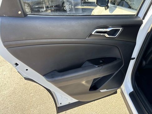 Used 2023 Kia Sportage EX image 14