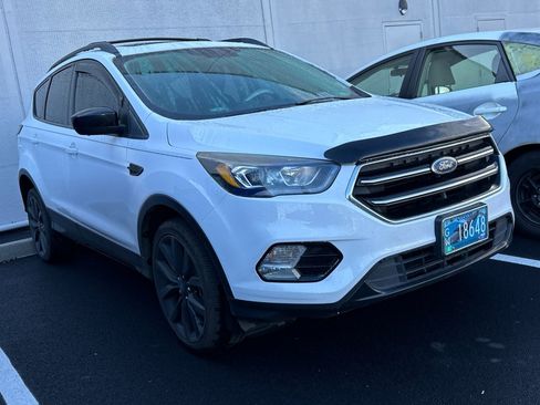 Used 2018 Ford Escape SE w/ SE Sport Appearance Package image 2