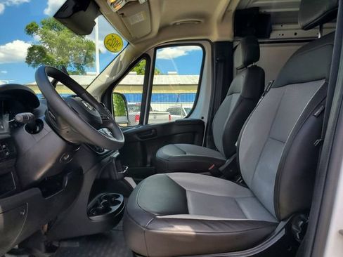 Used 2025 RAM ProMaster 2500 w/ Convenience Group FWD image 4