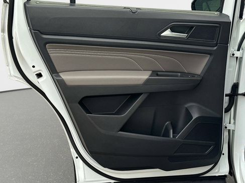 Certified 2023 Volkswagen Atlas SE image 13