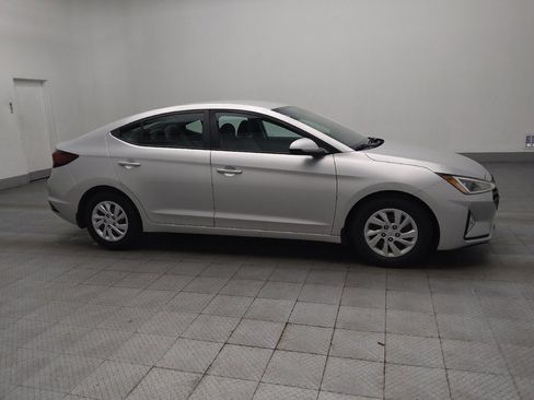 Used 2019 Hyundai Elantra SE image 11
