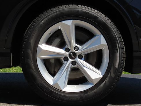 Used 2023 Audi Q7 2.0T Premium Plus w/ Premium Plus Package AWD/4WD image 13