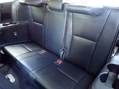 Used 2023 Toyota Highlander XLE AWD/4WD image 18