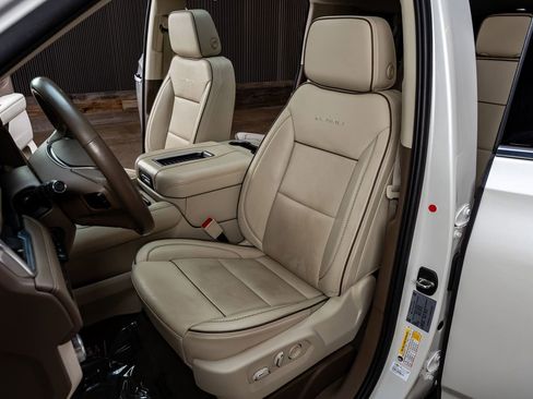 Used 2022 GMC Yukon XL Denali w/ Max Trailering Package image 30