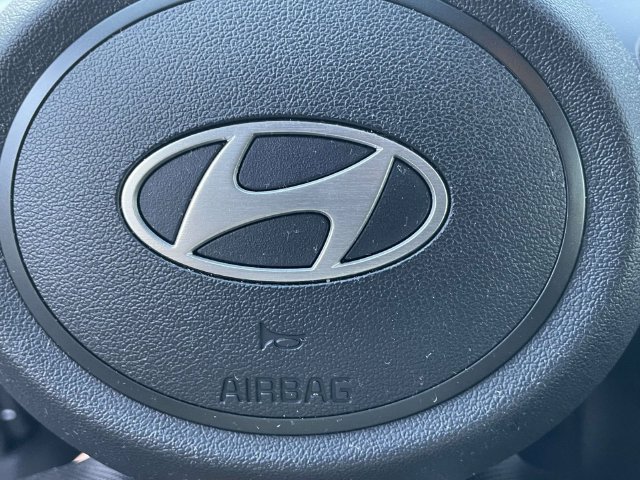 Used 2025 Hyundai Elantra Sport FWD image 23