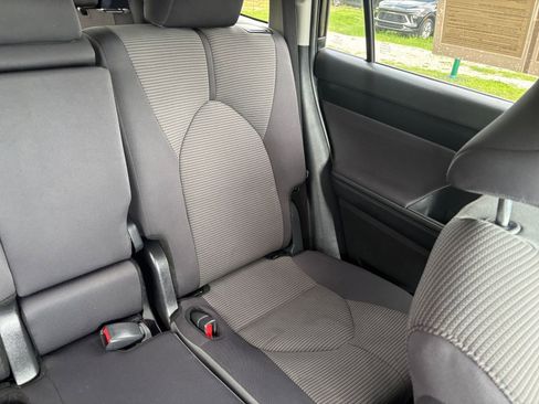 Used 2025 Toyota Highlander LE FWD image 40