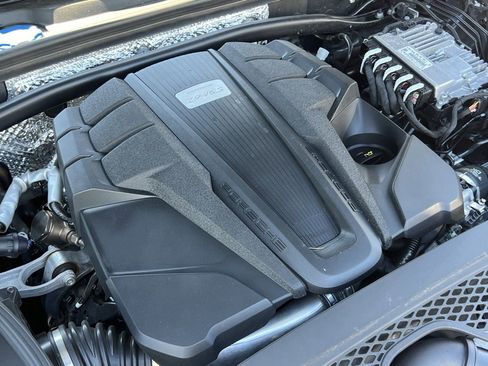 Used 2023 Porsche Macan S w/ Sport Chrono Package image 40