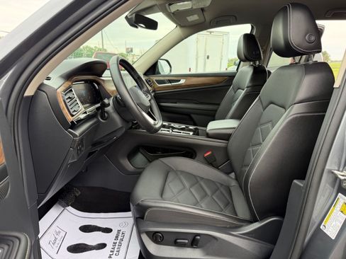 Used 2025 Volkswagen Atlas SE AWD/4WD image 27