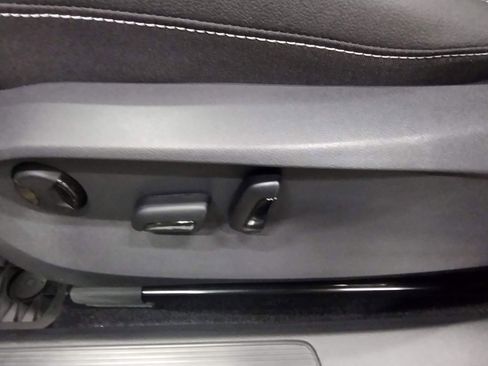 New 2025 Volkswagen Taos SEL image 19