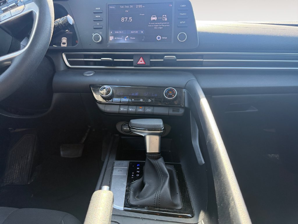Used 2022 Hyundai Elantra SEL w/ Preferred Accessory Package FWD image 11
