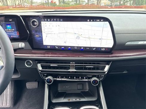 Used 2025 Chevrolet Traverse Z71 w/ Driver Confidence Package image 24