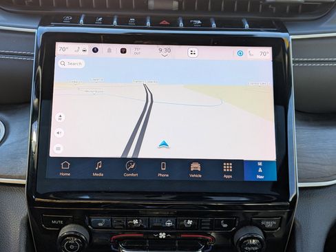 Used 2024 Jeep Grand Cherokee L Limited w/ Luxury Tech Group II image 21