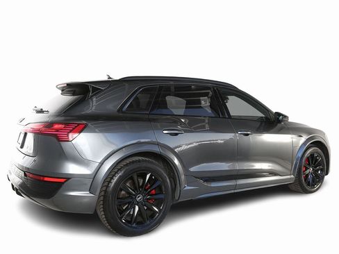 Used 2024 Audi Q8 e-tron Prestige image 9