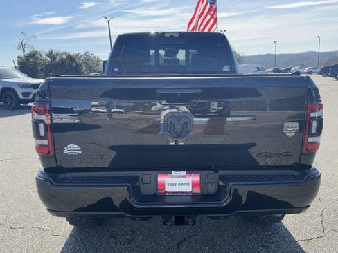 Used 2024 RAM 2500 Big Horn w/ Night Edition AWD/4WD image 4