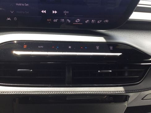 Used 2025 Buick Enclave Avenir w/ Super Cruise Package AWD/4WD image 20