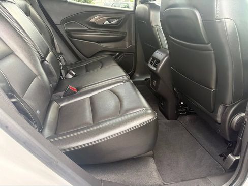 Used 2024 GMC Terrain SLT AWD/4WD image 14