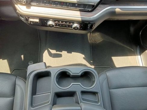 Used 2026 GMC Sierra 1500 SLT RWD image 3
