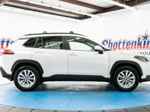 Used 2022 Toyota Corolla Cross LE image 11