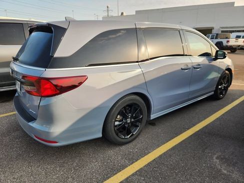 Used 2023 Honda Odyssey Sport image 4