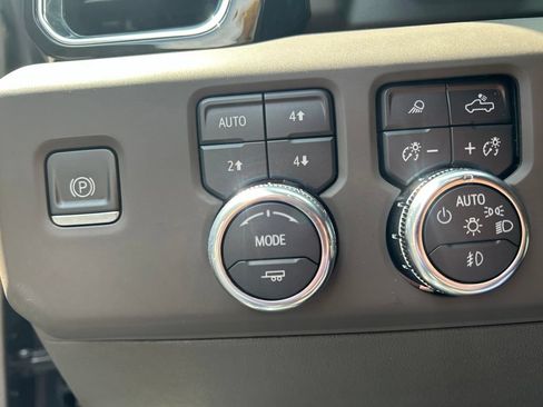 Used 2023 GMC Sierra 1500 Denali w/ Technology Package AWD/4WD image 18