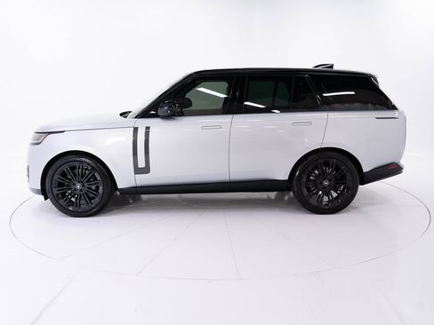Used 2025 Land Rover Range Rover SE image 2