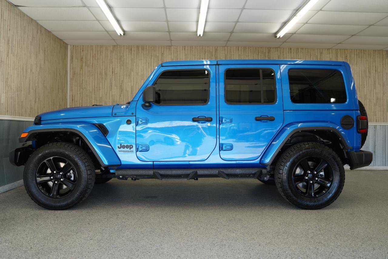 Used 2021 Jeep Wrangler Unlimited Sahara AWD/4WD image 5